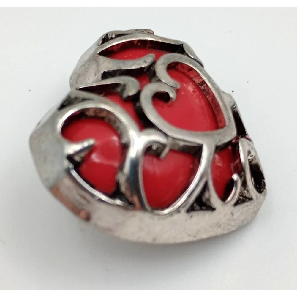 Nintendo 2019 Heart Enamel Pin – Red & Silver Collector's Pin Badge‎ Zelda Style